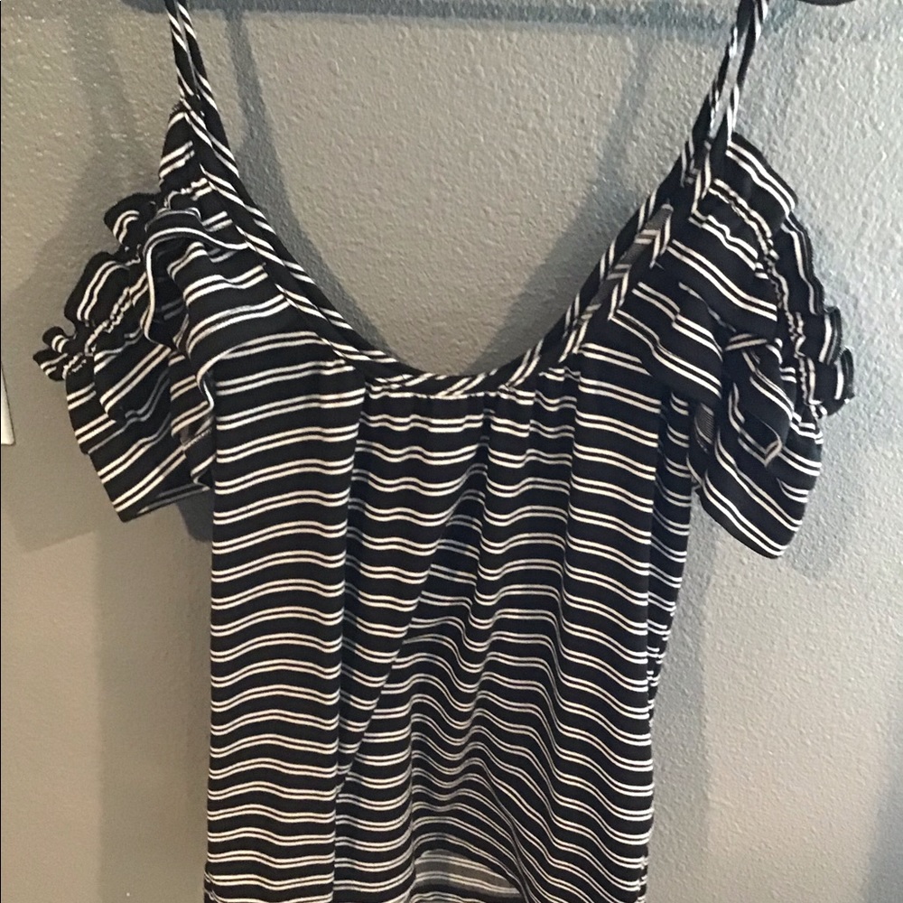 Stripe of the shoulder shirt